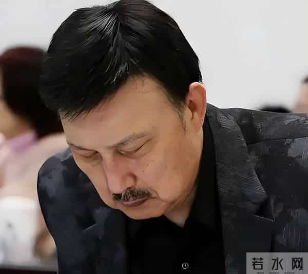 曾是一代歌王，却沦为人尽皆知的台独分子，如今家破人亡下场凄凉