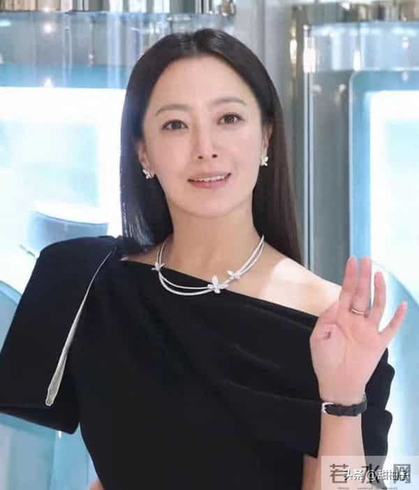 48岁金喜善状态太好了皮肤紧致似少女近50岁依然美得不像话