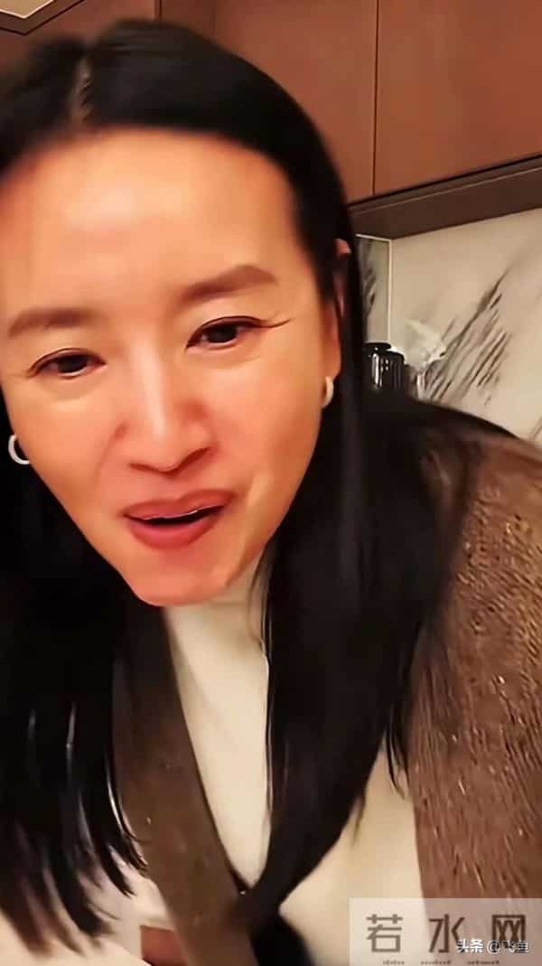 董洁直播间不小心关掉美颜后的样子，网友直呼梦被惊醒了