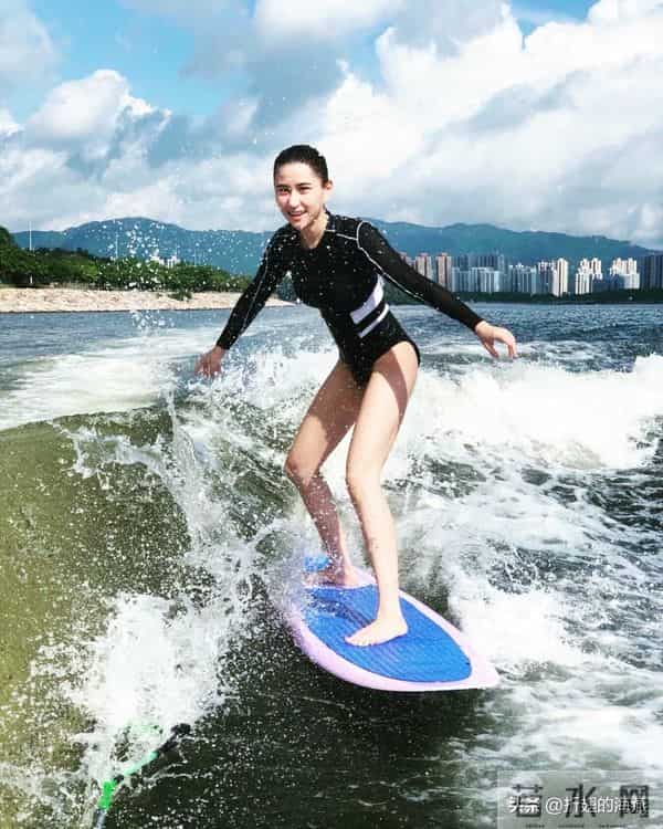 何超莲假日泳装穿搭精选