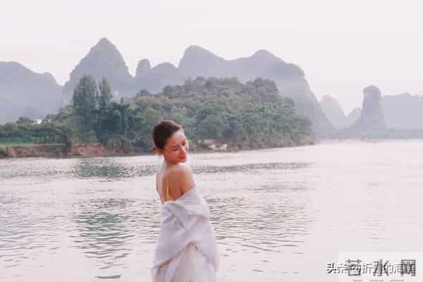 何超莲假日泳装穿搭精选