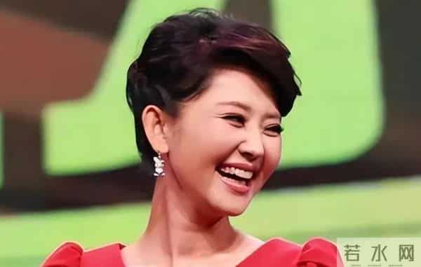 央视著名主持人与大8岁领导闪婚,婚后分居多年,她过得幸福吗?