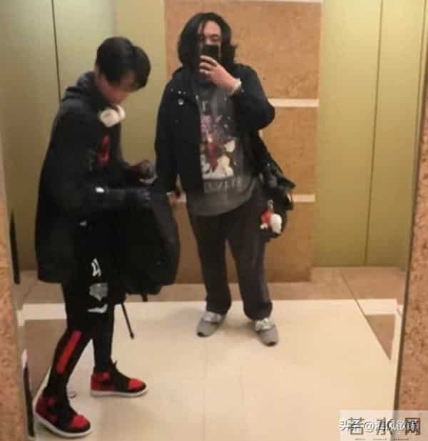 杨阳洋费曼十年后聚会，一个显老一个像“社会人”，这是当年萌娃