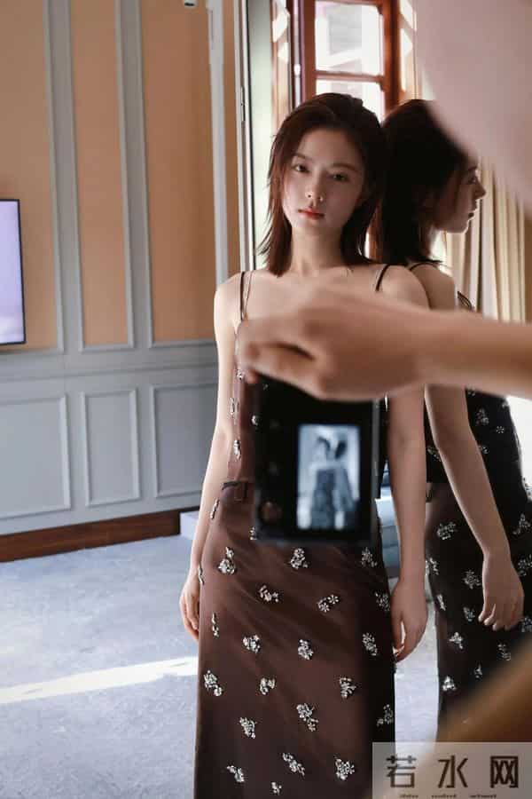 赵今麦性感小吊带