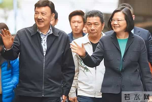 曾是一代歌王，却沦为人尽皆知的台独分子，如今家破人亡下场凄凉