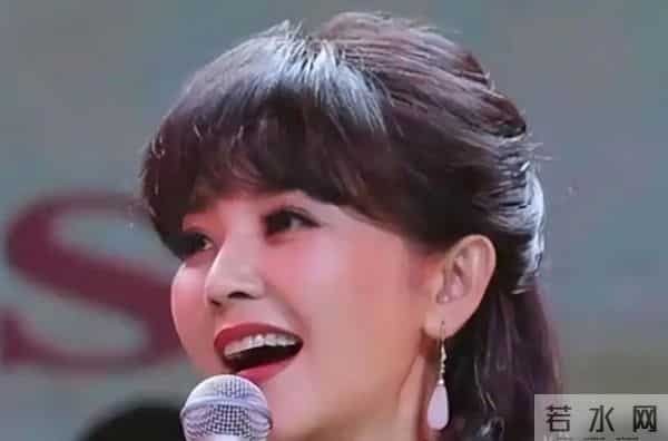 央视著名主持人与大8岁领导闪婚,婚后分居多年,她过得幸福吗?