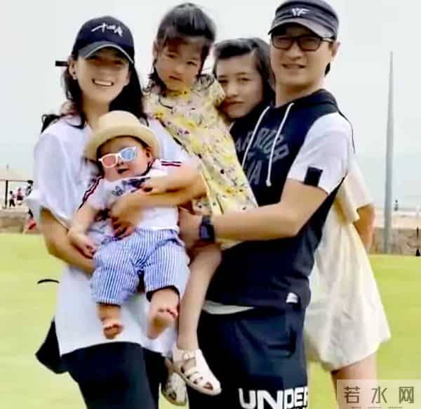 离婚2年，章子怡夺回女儿抚养权，没给汪峰留体面，却活得很漂亮