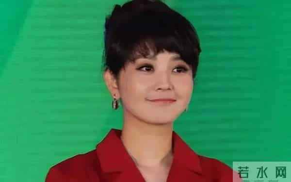 央视著名主持人与大8岁领导闪婚,婚后分居多年,她过得幸福吗?