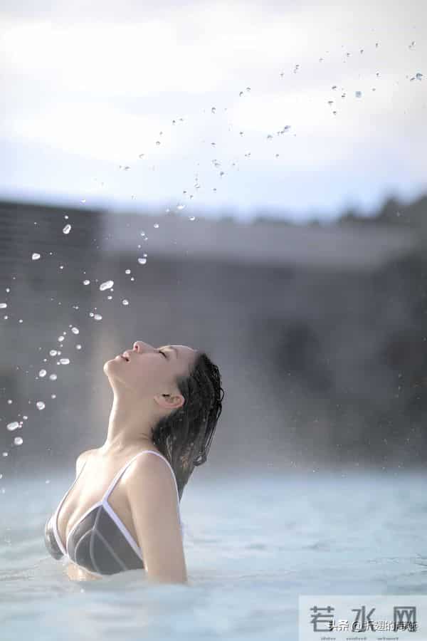 何超莲假日泳装穿搭精选