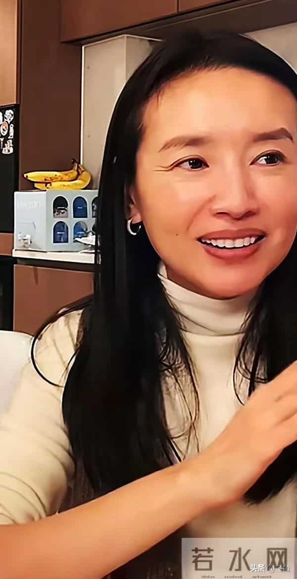 董洁直播间不小心关掉美颜后的样子，网友直呼梦被惊醒了
