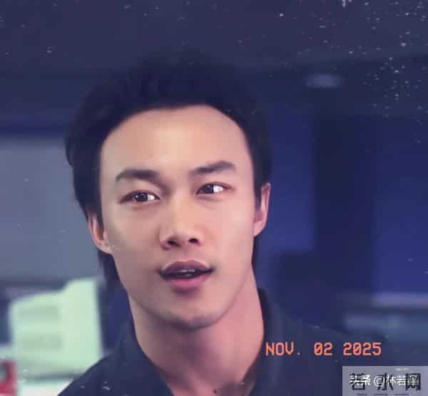 陈奕迅徐濠萦现身香港街头被偶遇，51岁陈奕迅换了发型，帅翻了！