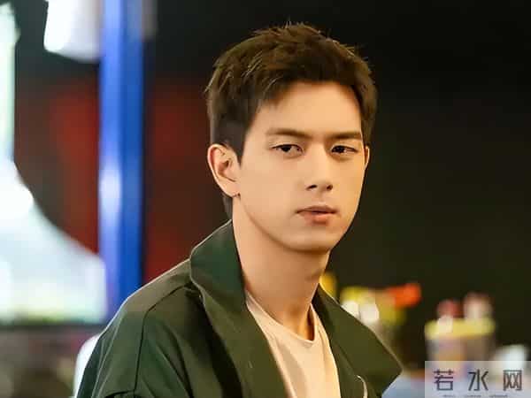 34岁李现对比35岁的刘宇宁,老天赏饭吃与科班毕业的演技一目了然