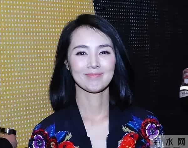 姜文让她“一脱成名”，戏外却守身如玉，如今52岁了还没找到对象