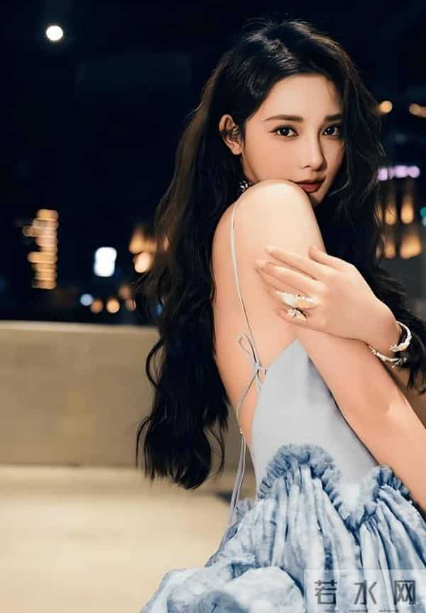 彭小苒——玲珑身材，性感女神