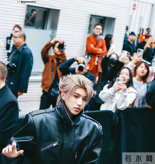 蔡徐坤被曝大瓜,直播间状态尴尬,粉丝直呼心疼!