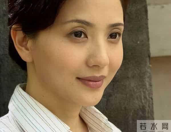 不拍吻戏、不嫁豪门，30岁自毁前程演妈妈，丈夫是她叛逆的后盾