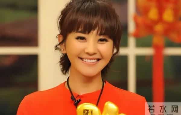 央视著名主持人与大8岁领导闪婚,婚后分居多年,她过得幸福吗?