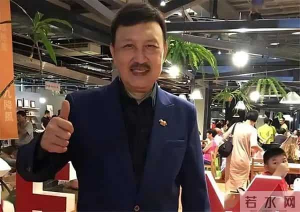 曾是一代歌王，却沦为人尽皆知的台独分子，如今家破人亡下场凄凉