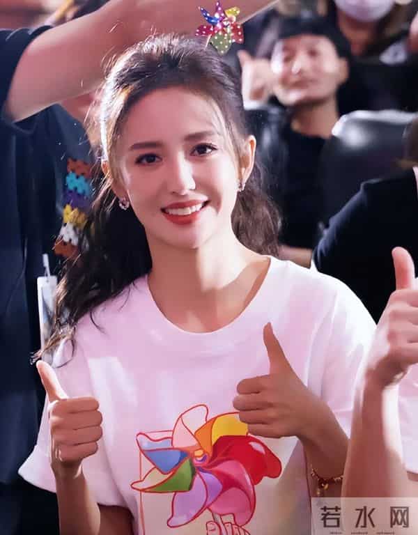 离婚4年，佟丽娅“小心思”彻底藏不住了，难怪和陈思诚频繁互动