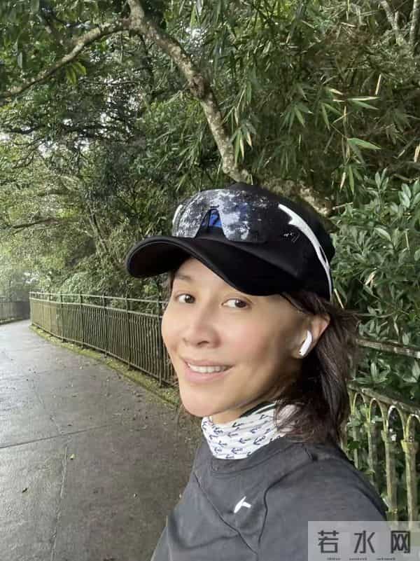 “不老女神”都是假的？60岁刘嘉玲生图，可以打败95％的女人