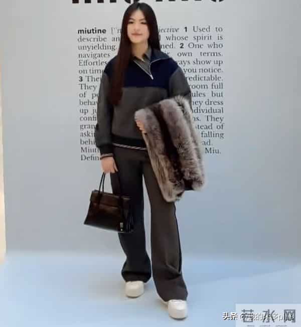 王诗龄现身上海，16岁气场不输赌王千金何超莲，王岳伦当女儿保镖