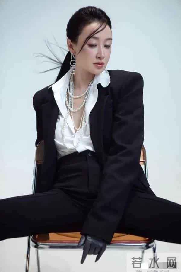 赵子琪，顶级熟女，侯局长的性感女上司