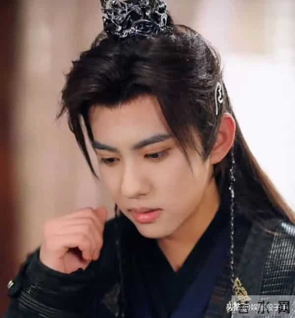 郭宇欣新剧开播即爆！首日热度破12000，强势包揽腾讯四榜冠军