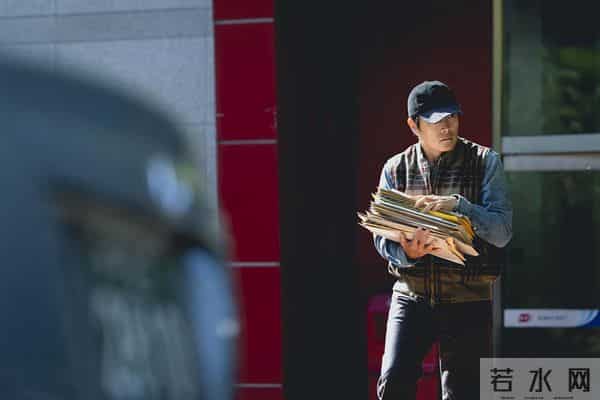 杀对手抢工作?《无可奈何》道破关键,中产的体面竟如此易碎