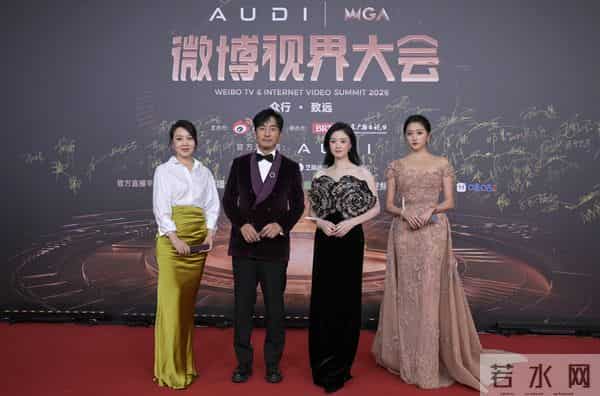 厦门这一夜，28岁关晓彤被35岁蒋梦婕秒了，才知清爽和油腻的区别