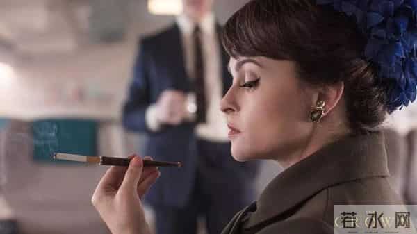 褪去神性见人性，《王冠》揭露英国皇室真实日常