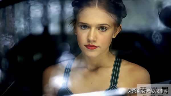 电影鉴赏:《一树梨花压海棠》,梨花白发映残阳,海棠红颜劫里藏