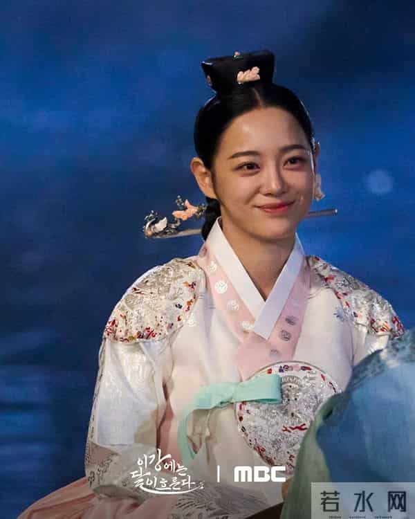 收视从5.6%跌至4.1%《月亮在江边流淌》迎战《模范出租车3》