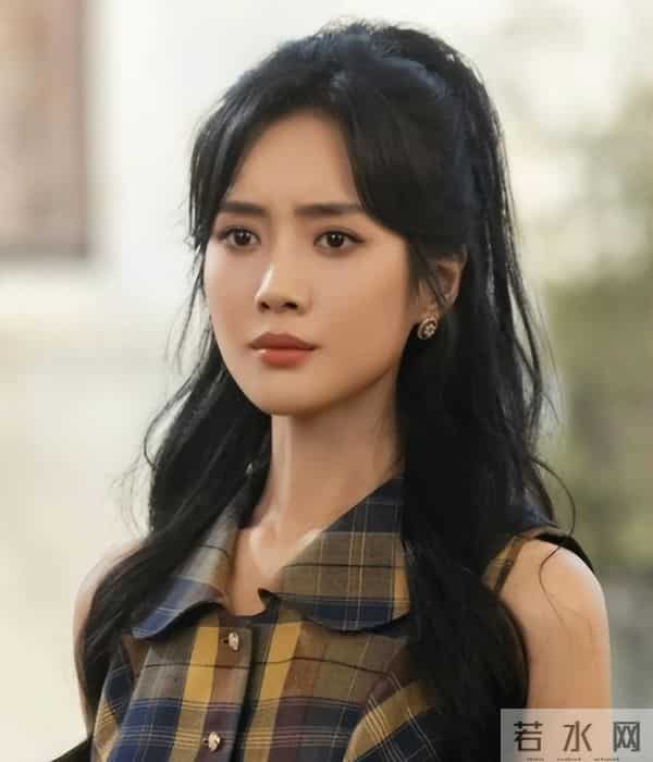 打破天花板仅4天，央视二次点名易烊千玺，让整个演艺圈沉默了