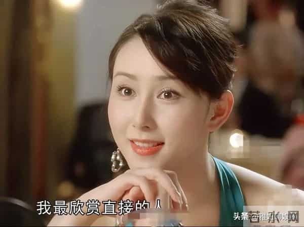 胡静在港片《千杯不醉》的剧中造型好美