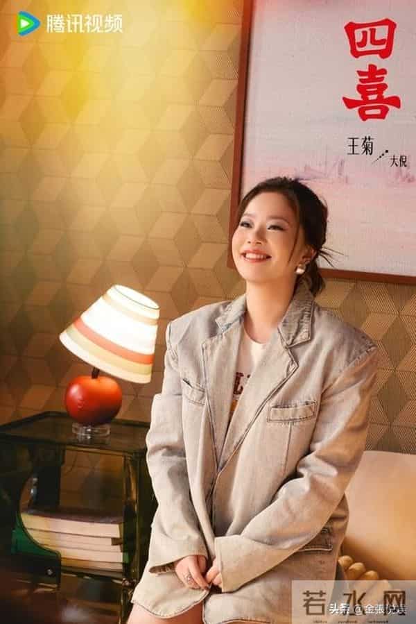 导演也没想到，只是请王菊来演个配角，结果她却把主角的风头抢了