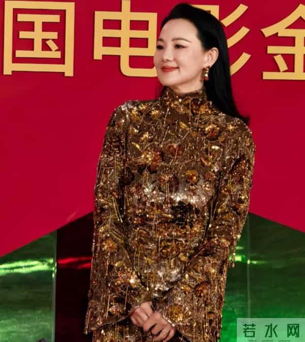 厦门这一夜，28岁关晓彤被35岁蒋梦婕秒了，才知清爽和油腻的区别