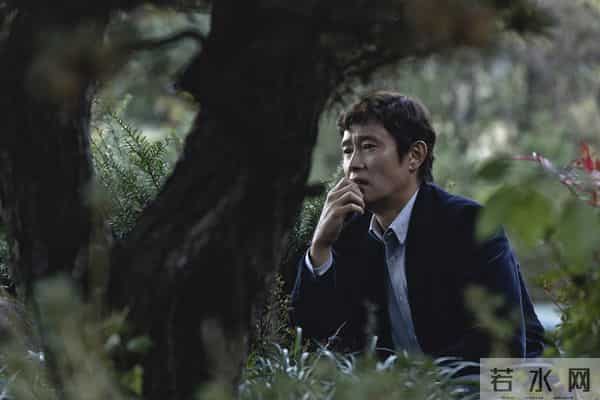 杀对手抢工作?《无可奈何》道破关键,中产的体面竟如此易碎