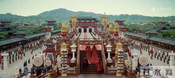 《凤凰台上》：江山美人都要的男主，遇上困在楚门世界的女主