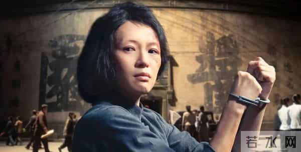 易烊千玺夺金鸡奖,不到24小时恶心一幕出现,张艺谋的话应验了