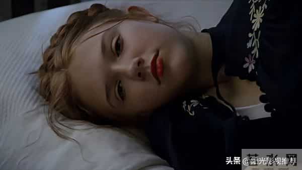 电影鉴赏:《一树梨花压海棠》,梨花白发映残阳,海棠红颜劫里藏