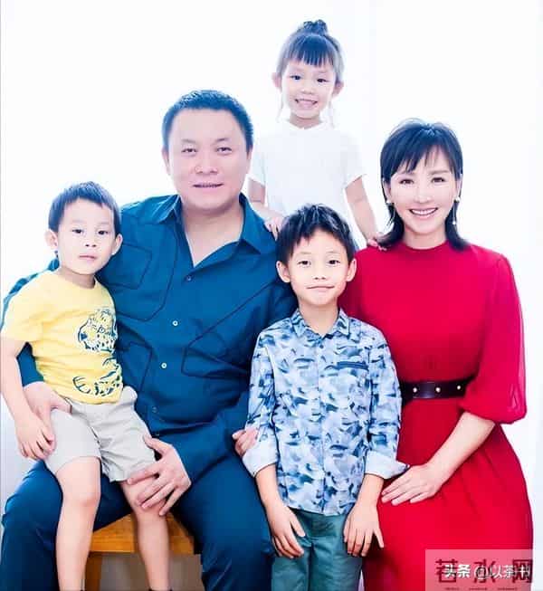 《唐诡》中的2对青梅竹马，和妻子9岁相识，恩爱多年同甘共苦