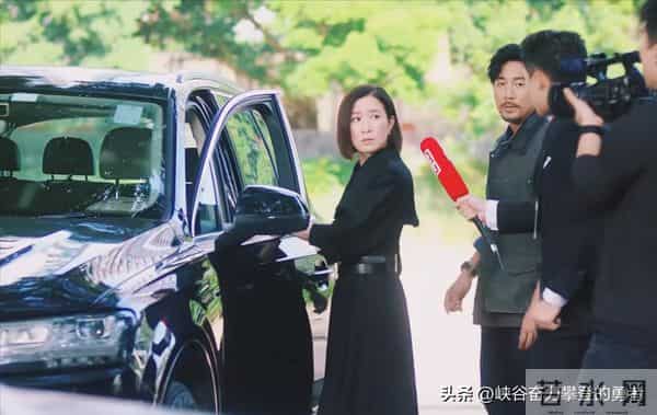 不止剧爽！25集《新闻女王2》剧中的“平衡术”，才是核心狠活！