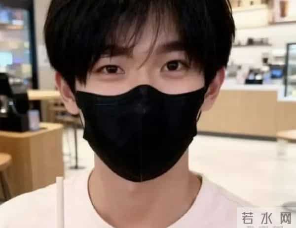 易烊千玺变“妖怪”后，网友饥不择食找代餐，kimi不幸中招