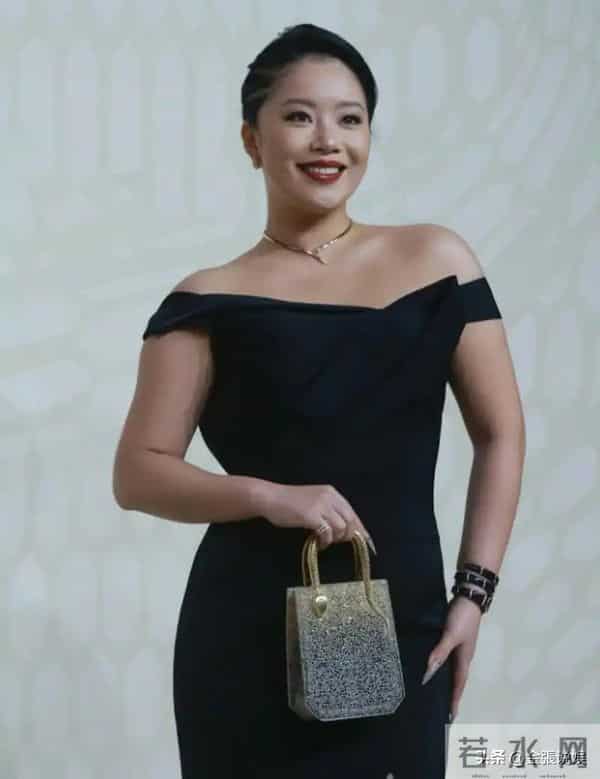 导演也没想到，只是请王菊来演个配角，结果她却把主角的风头抢了