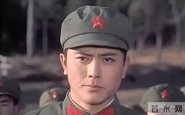 他曾是北影厂第一美男，跟前妻结婚7年无儿无女，如今老的不敢认