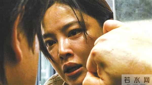 《日挂中天》:一个女人在倦怠、痛苦与爱中的选择