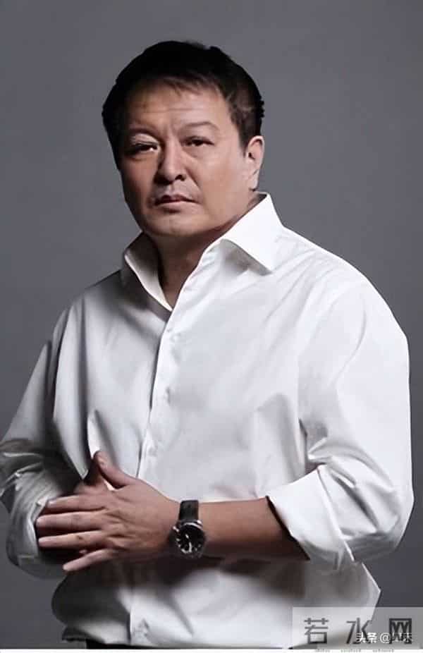 杨亚洲火了，陈凯歌被拉出来比，倪萍沉默了