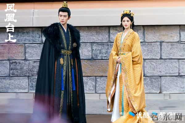 《凤凰台上》：江山美人都要的男主，遇上困在楚门世界的女主