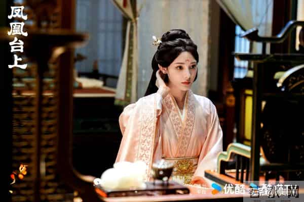 《凤凰台上》：江山美人都要的男主，遇上困在楚门世界的女主