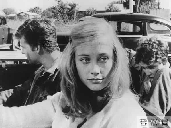 电影被封40年!男主角开拍三周就逃跑,全剧组被迫重拍,内幕公开